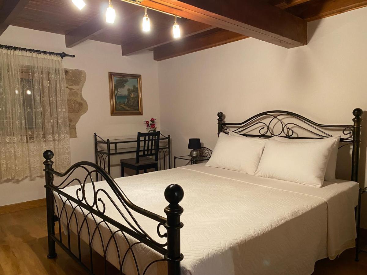 Pegasus House Hotel Corinth Buitenkant foto